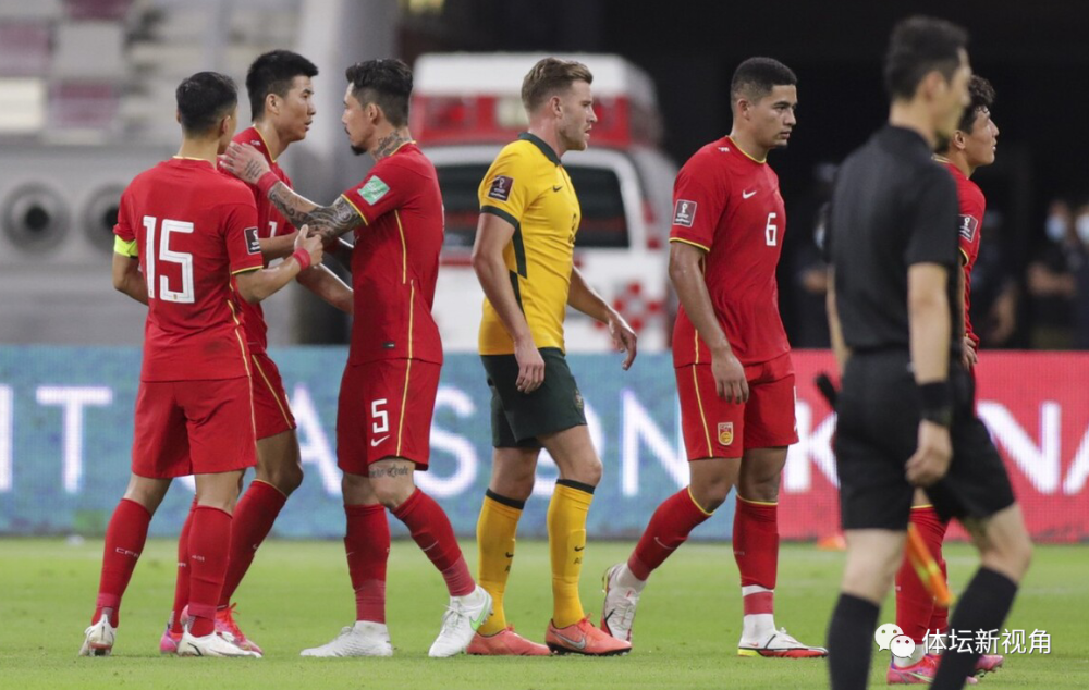 包含出色发挥引发热议！，费德勒在TES比赛中持续失利引发球迷热议的词条