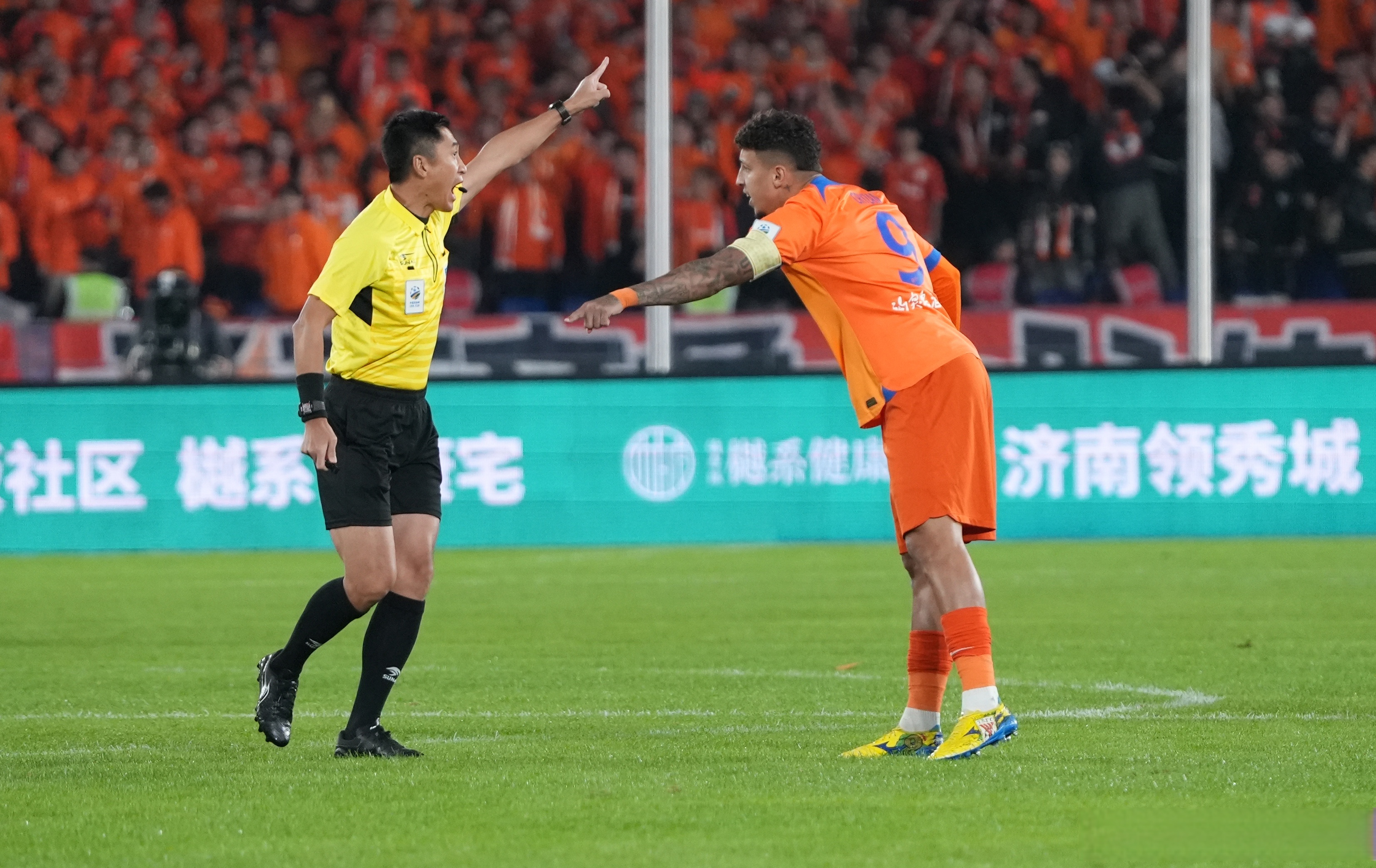 冲刺阶段上海申花备战德国杯；手感冰凉细节曝光；信心回归；临场指挥获称赞的简单介绍