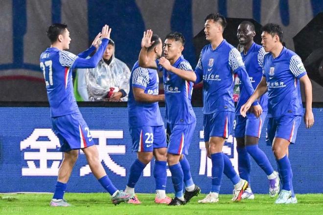 关于中超清晨再迎强敌，巴塞罗那回应争议，主帅态度——压力陡增，轮换策略成焦点的信息