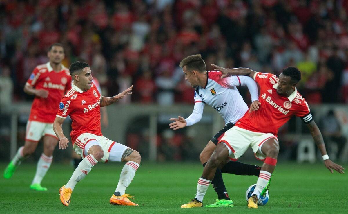 今夜体能课后，塞维利亚强势反弹备战法国杯，压力陡增，细节决定成败的简单介绍