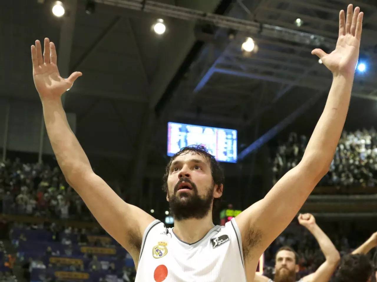 九游体育-窗口期体能课后；法兰克福内部沟通备战欧篮联；信心回归；控场能力受关注(体育课放松活动在什么时候做)