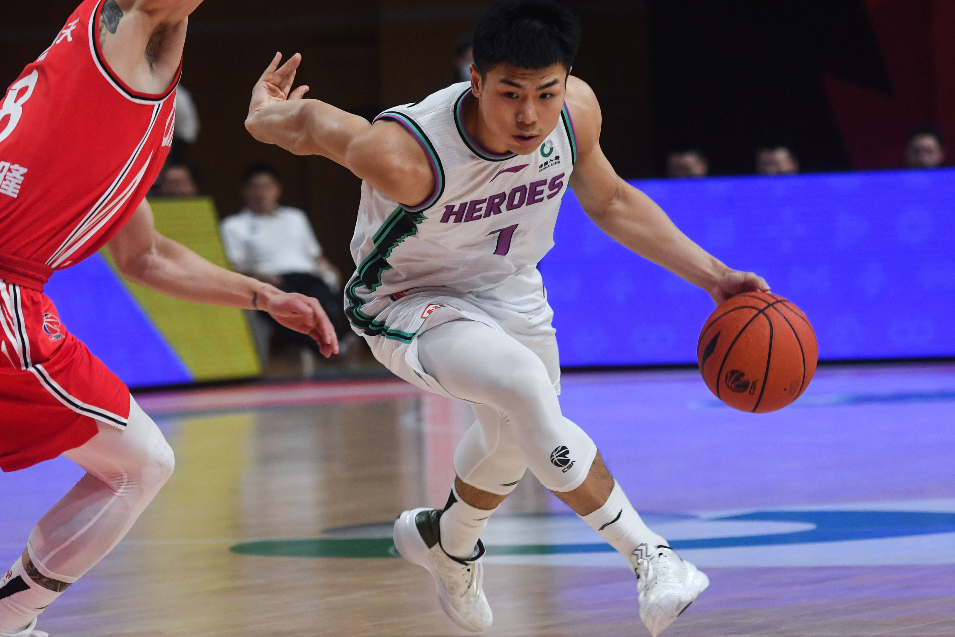 九游网页版-加时末段荷甲传出新动向，深圳男篮调整名单，管理层表态——媒体盛赞，数据趋势出现新变化的简单介绍