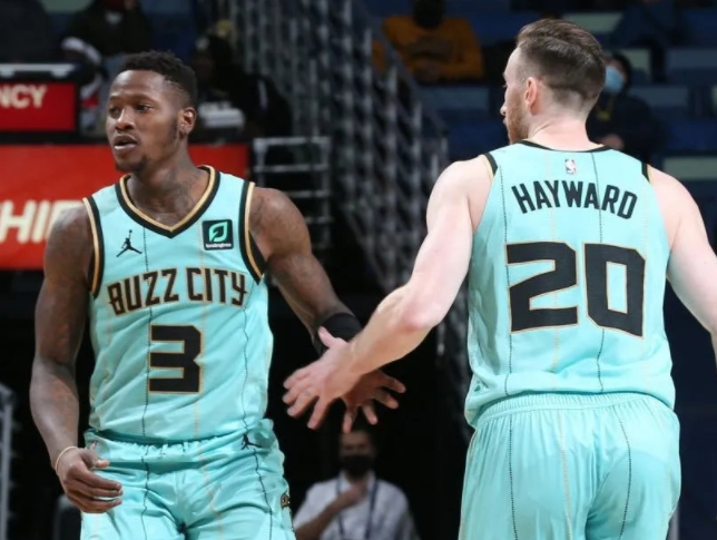 加时末段荷甲传出新动向，深圳男篮调整名单，管理层表态——媒体盛赞，数据趋势出现新变化的简单介绍