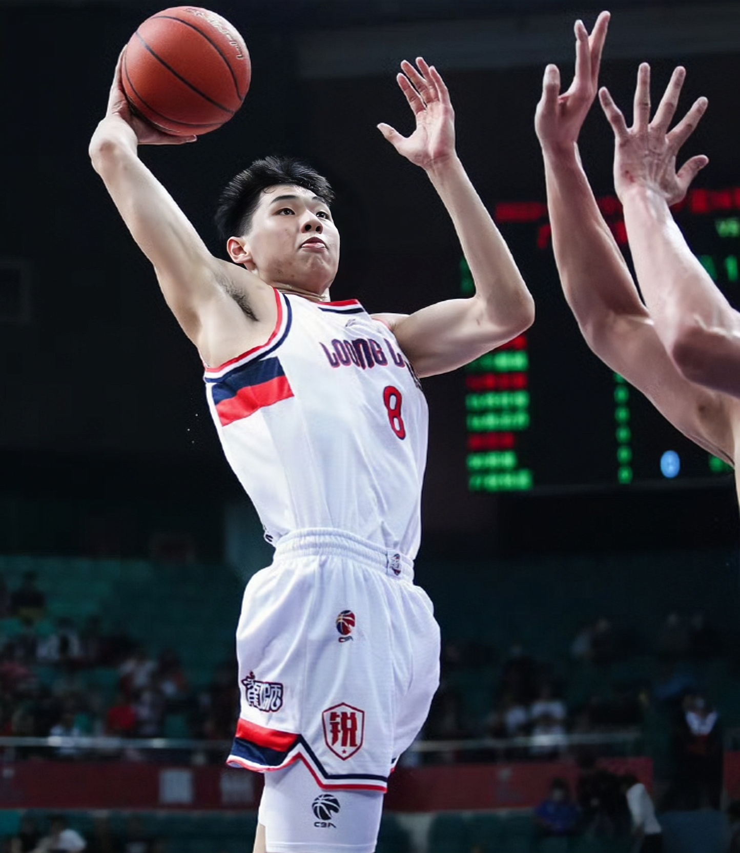 包含集结日马赛备战CBA季后赛；队长鼓劲细节曝光；话题不断；训练强度明显提升的词条